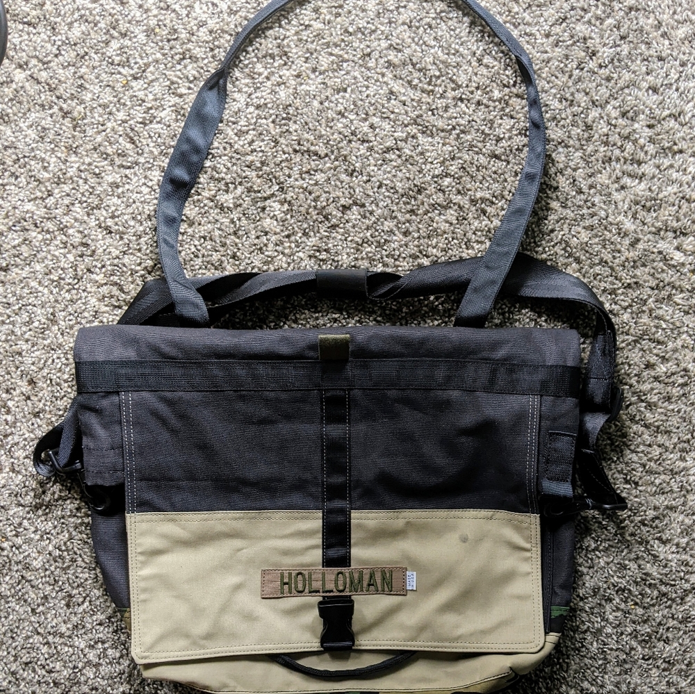 🔥 HOLLOMAN MESSENGER BAG in Excellent Condition RARE !!